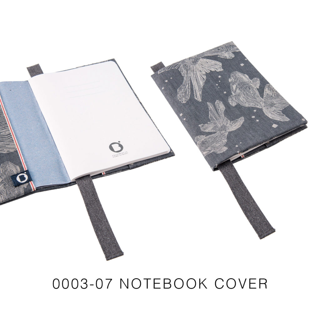 0003-07 NOTEBOOK COVER denim cimosato grigio con laser design / grey selvedge denim with laser design
21,5x15x2 cm