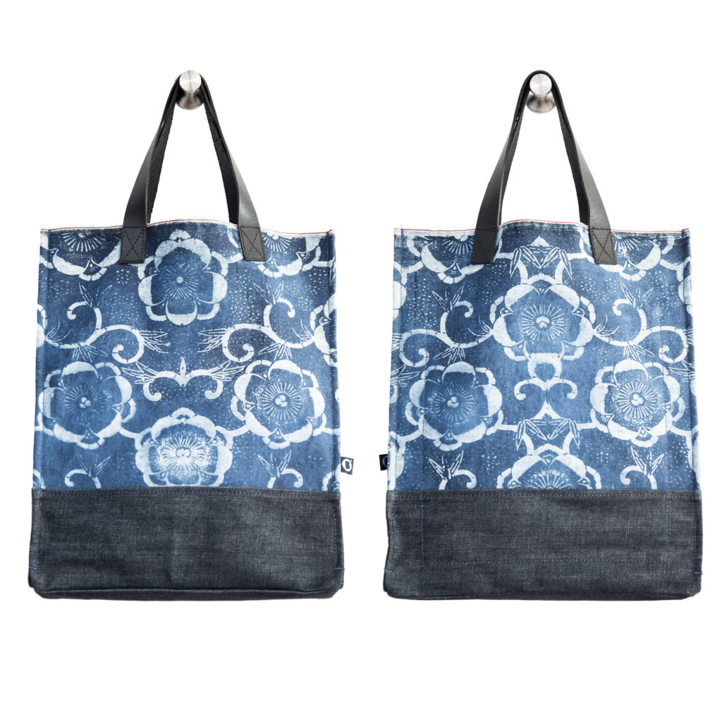 0024-03 Denim Shopper con stampa serigrafica floreale / with floral serigraphy print