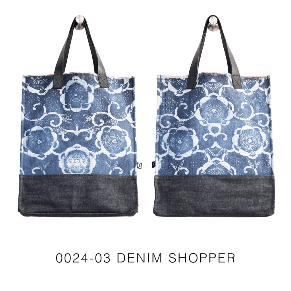 0024-03 Denim Shopper con stampa serigrafica floreale / with floral serigraphy print
33x41x17 cm