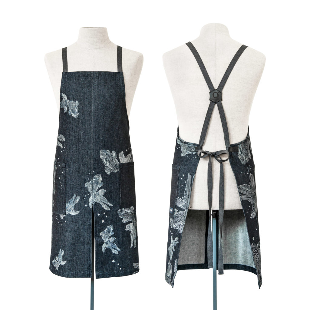 0018-02 APRON HALF&HALF denim riciclato con laser design / recycled denim with laser design