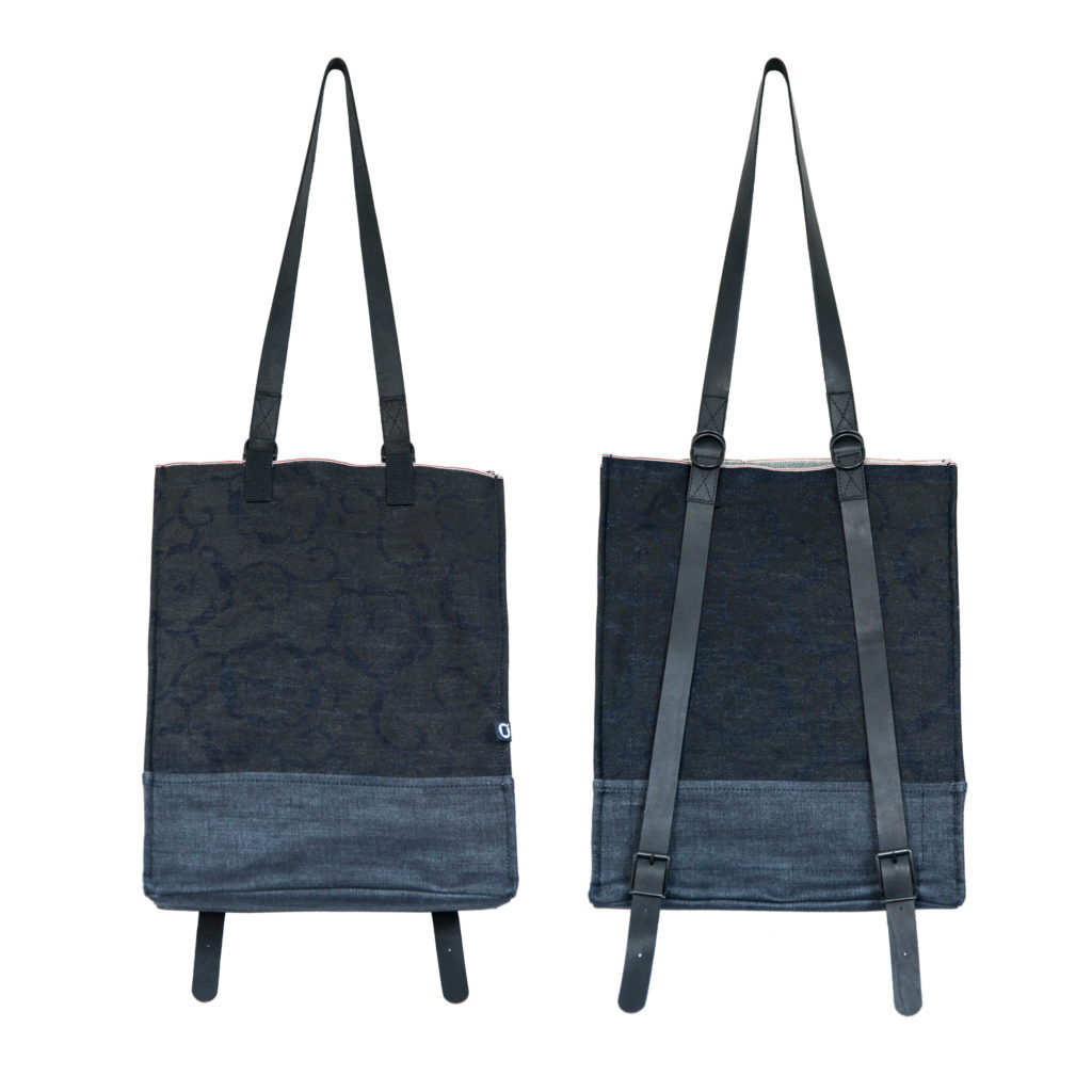 0025-04 Denim Backpack con stampa serigrafica floreale / with floral serigraphy print